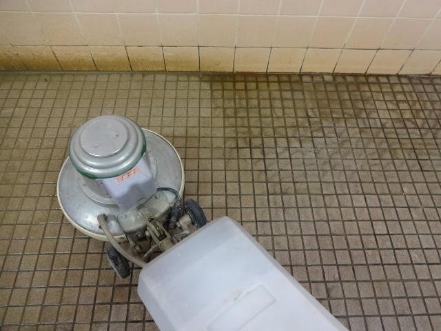 トイレ タイルの清掃 メンテナンス コーティング施工のレッツクリエイト スタッフブログ レッツクリエイト スタッフブログ ブログアーカイブ トイレ床タイル コーティング